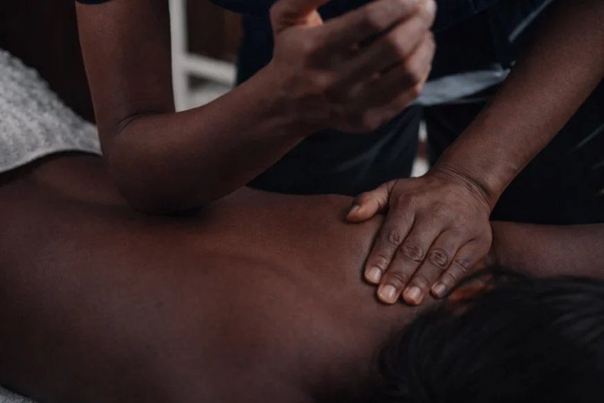 Syntesi MCB - Il massaggio miofasciale è una delle tecniche di massoterapia fondamentali per la presa in carico delle problematiche di natura muscoloscheletrica